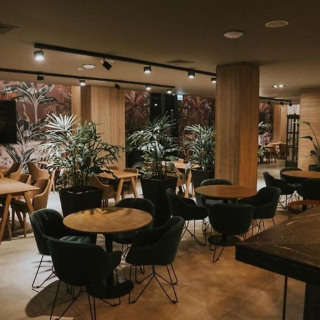 Howard Johnson Plaza La Ribera Ресистенсия Экстерьер фото