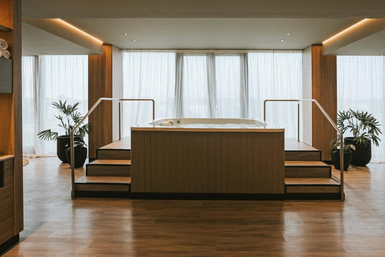 Howard Johnson Plaza La Ribera Ресистенсия Экстерьер фото
