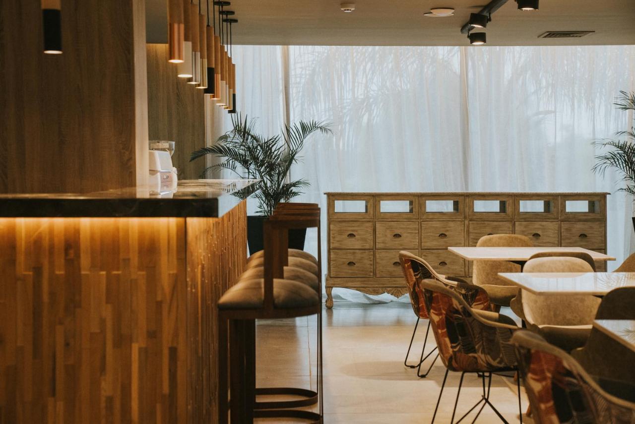 Howard Johnson Plaza La Ribera Ресистенсия Экстерьер фото