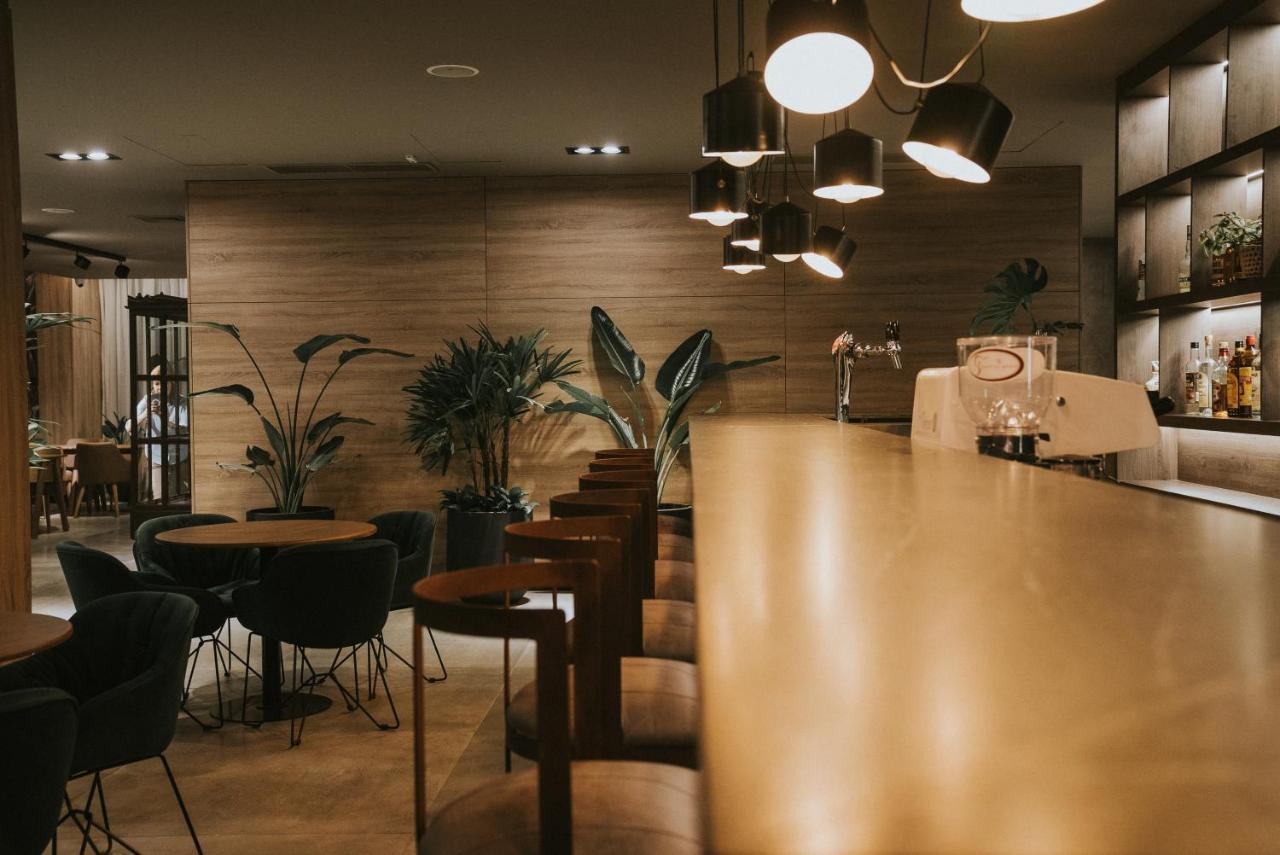 Howard Johnson Plaza La Ribera Ресистенсия Экстерьер фото