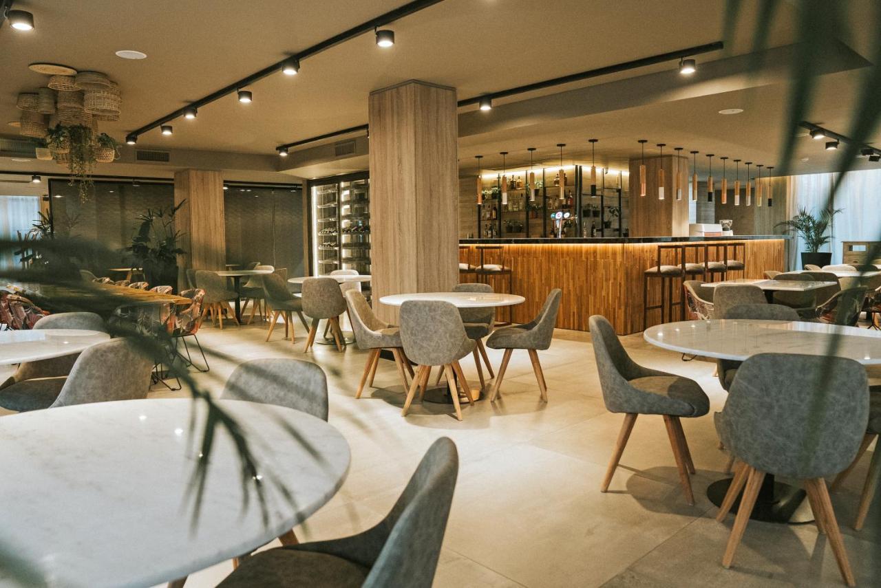 Howard Johnson Plaza La Ribera Ресистенсия Экстерьер фото