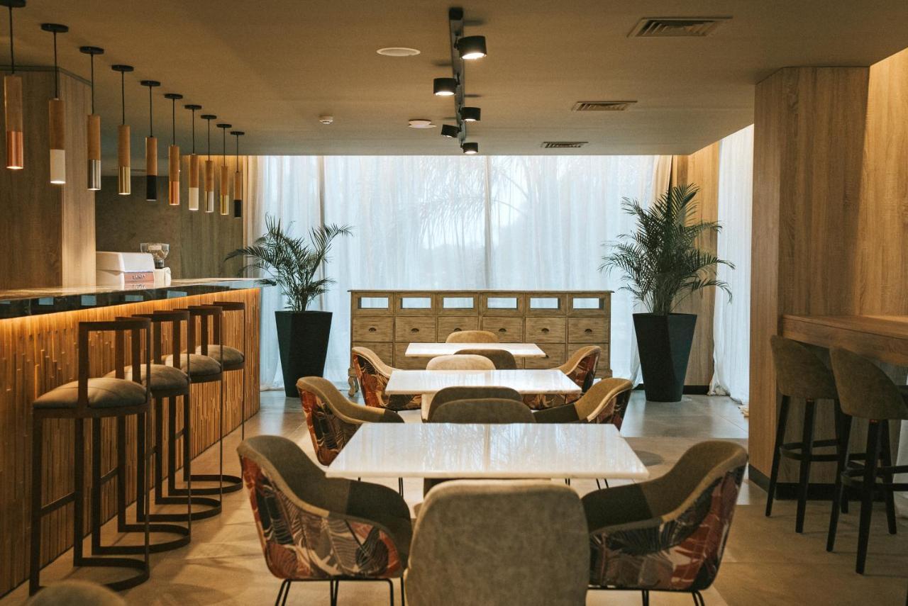 Howard Johnson Plaza La Ribera Ресистенсия Экстерьер фото