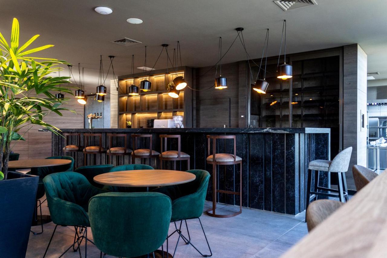 Howard Johnson Plaza La Ribera Ресистенсия Экстерьер фото